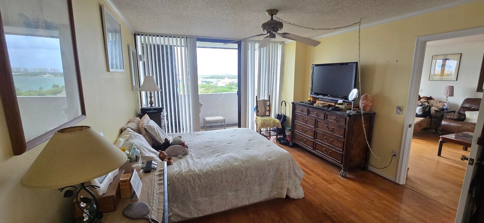 For Sale: $329,000 (2 beds, 2 baths, 1170 Square Feet)