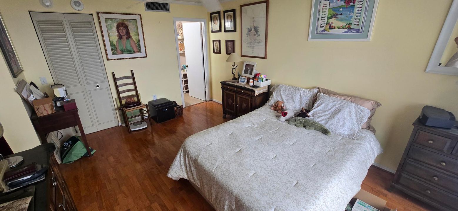 For Sale: $329,000 (2 beds, 2 baths, 1170 Square Feet)