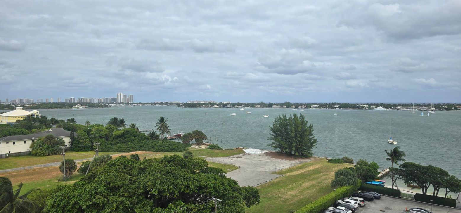 For Sale: $329,000 (2 beds, 2 baths, 1170 Square Feet)