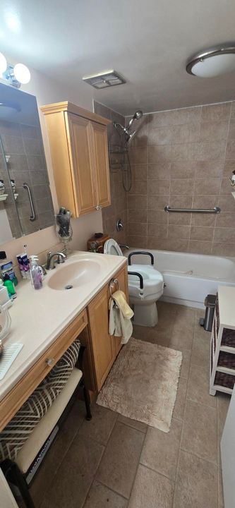 For Sale: $329,000 (2 beds, 2 baths, 1170 Square Feet)