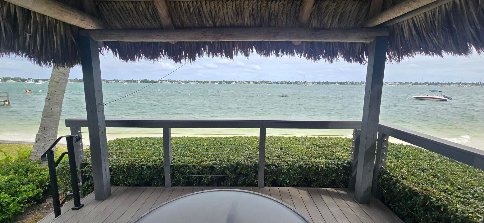 For Sale: $329,000 (2 beds, 2 baths, 1170 Square Feet)