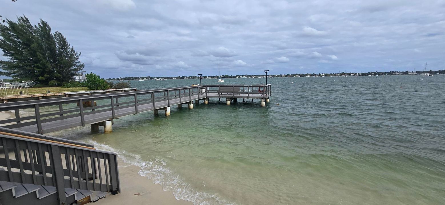 For Sale: $329,000 (2 beds, 2 baths, 1170 Square Feet)