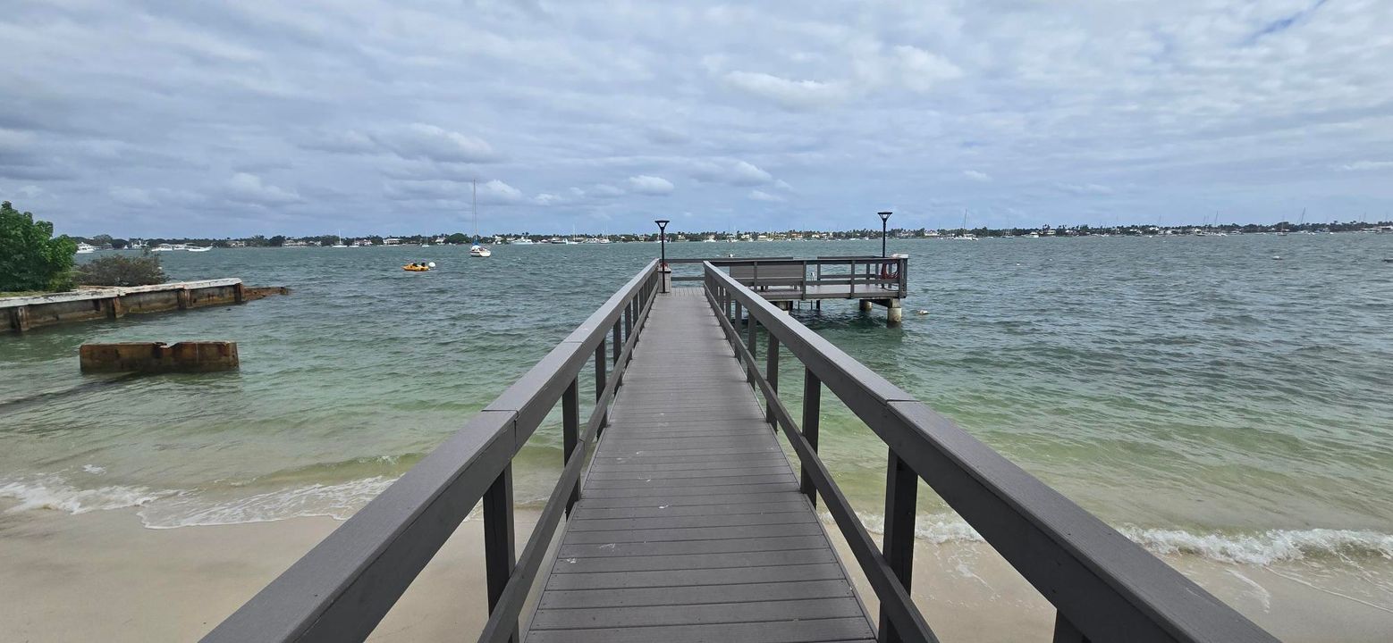 For Sale: $329,000 (2 beds, 2 baths, 1170 Square Feet)