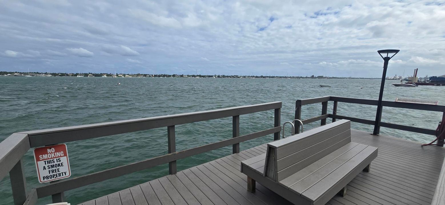 For Sale: $329,000 (2 beds, 2 baths, 1170 Square Feet)