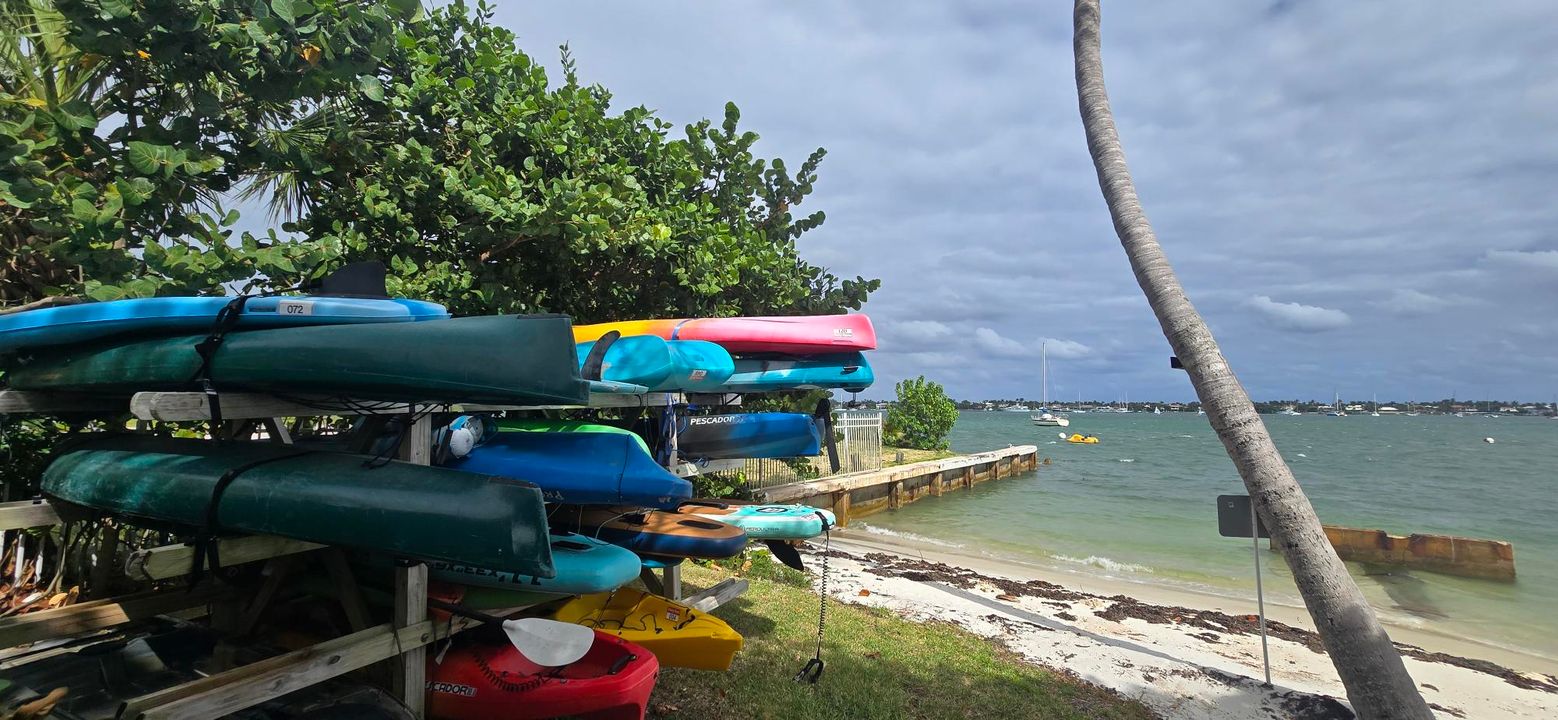 For Sale: $329,000 (2 beds, 2 baths, 1170 Square Feet)