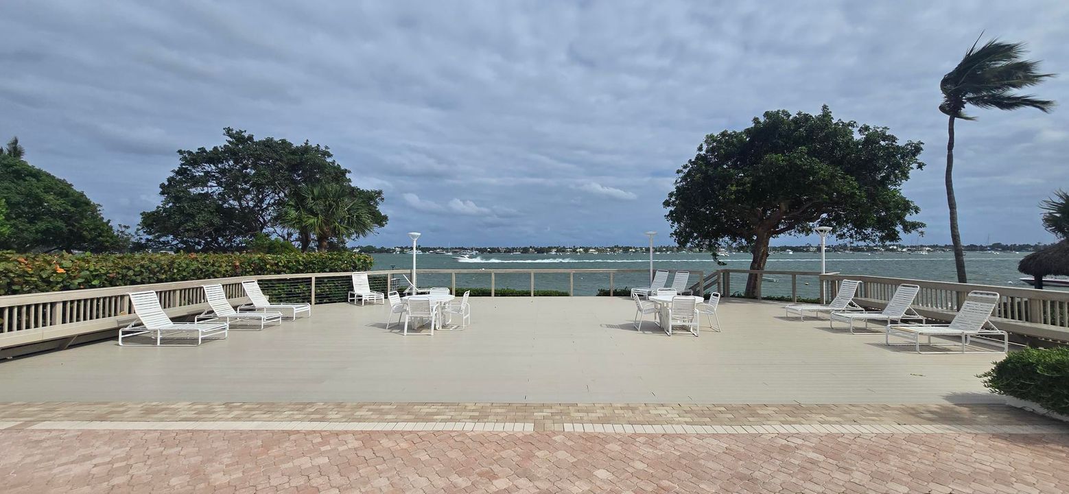 For Sale: $329,000 (2 beds, 2 baths, 1170 Square Feet)