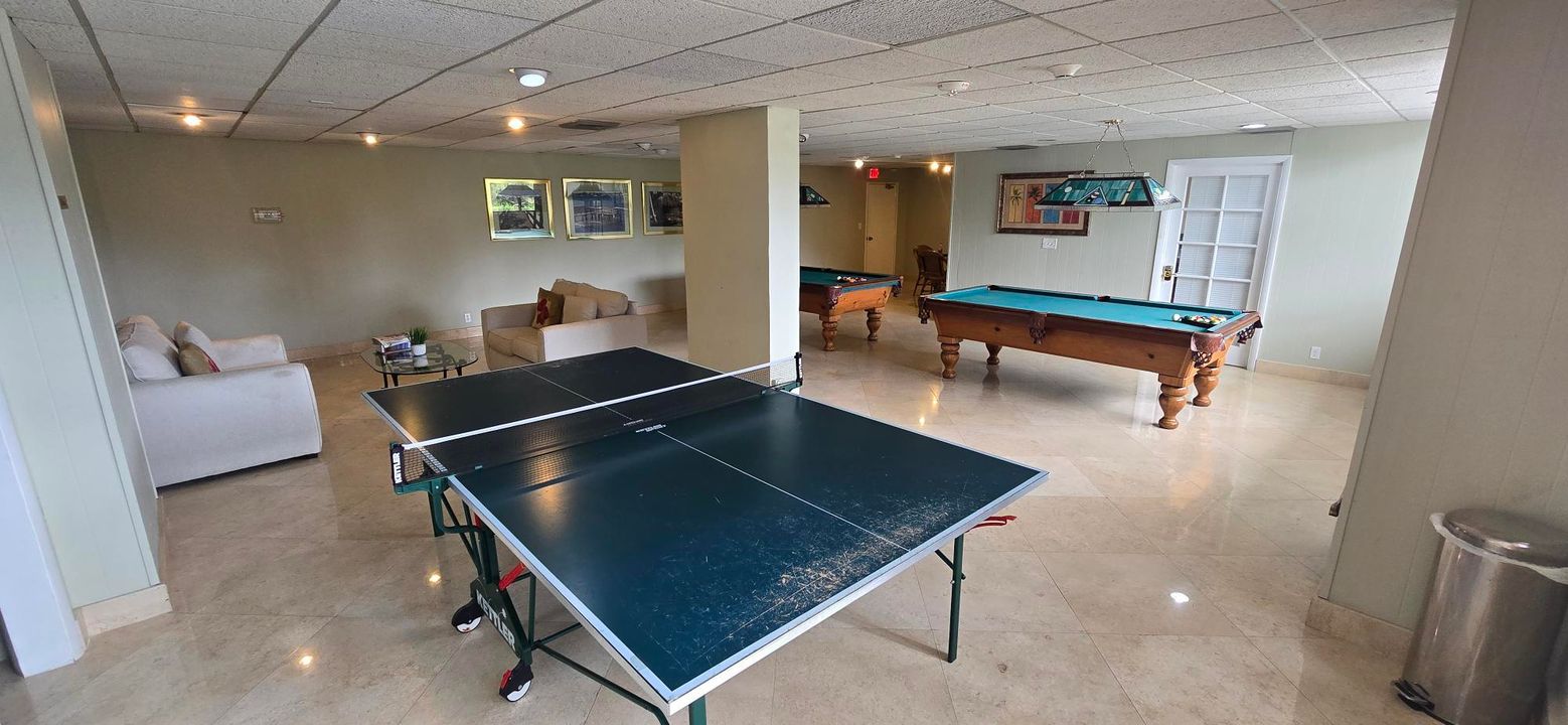 For Sale: $329,000 (2 beds, 2 baths, 1170 Square Feet)