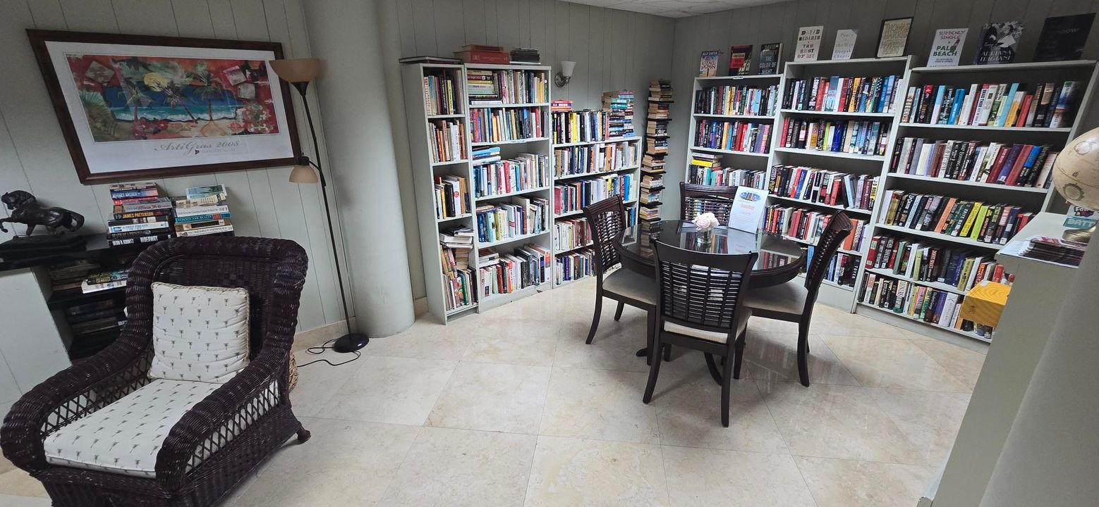 For Sale: $329,000 (2 beds, 2 baths, 1170 Square Feet)