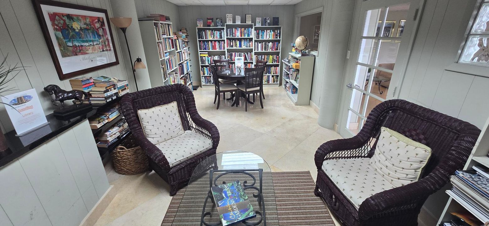 For Sale: $329,000 (2 beds, 2 baths, 1170 Square Feet)