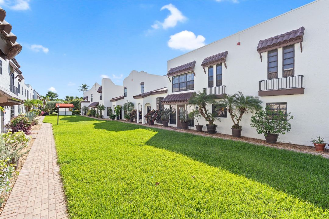For Sale: $1,299,000 (2 beds, 2 baths, 1563 Square Feet)