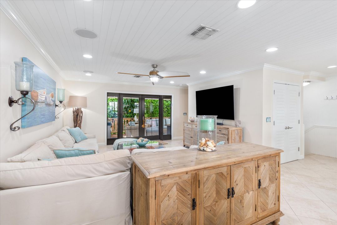 For Sale: $1,299,000 (2 beds, 2 baths, 1563 Square Feet)