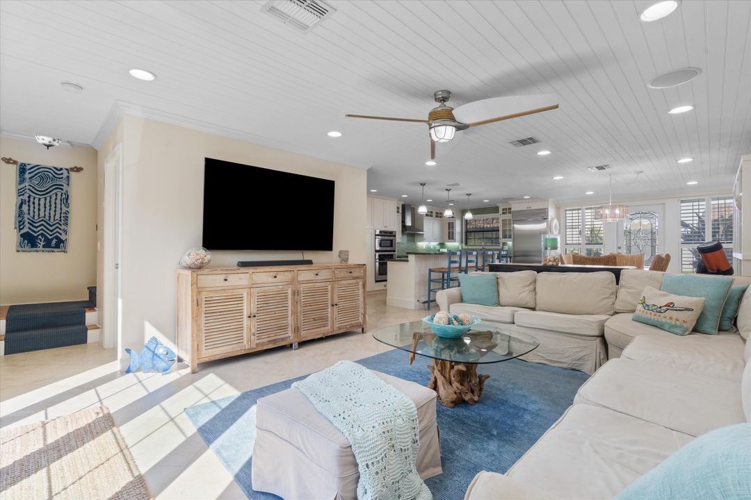 For Sale: $1,299,000 (2 beds, 2 baths, 1563 Square Feet)