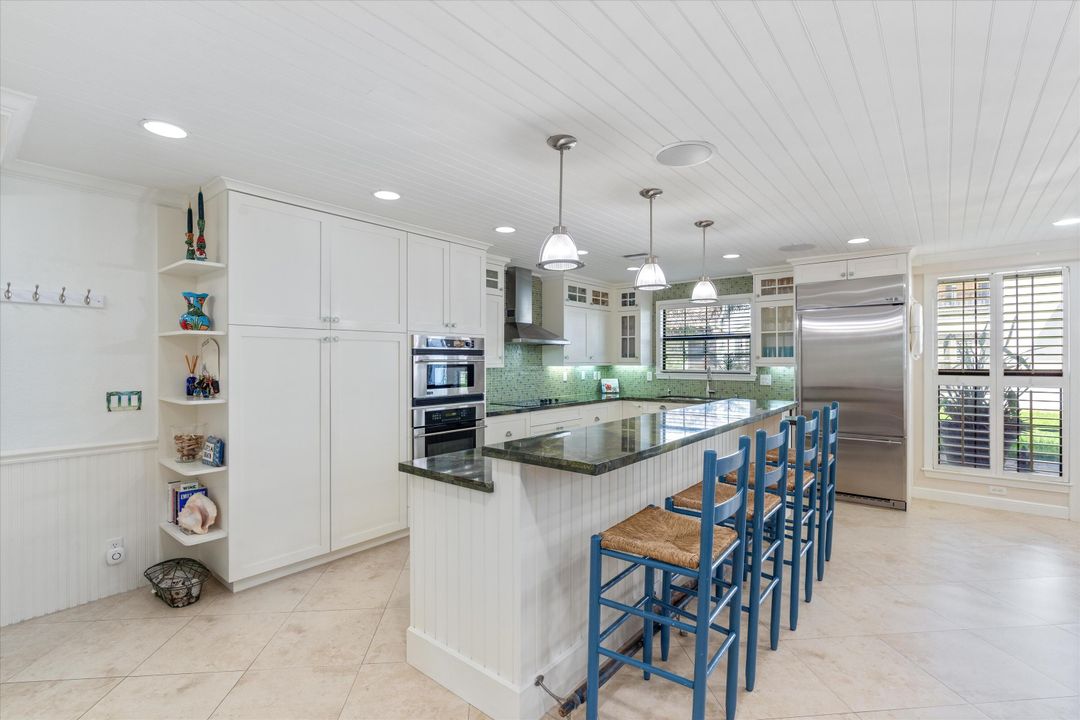 For Sale: $1,299,000 (2 beds, 2 baths, 1563 Square Feet)