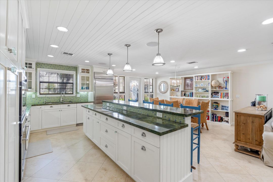 For Sale: $1,299,000 (2 beds, 2 baths, 1563 Square Feet)