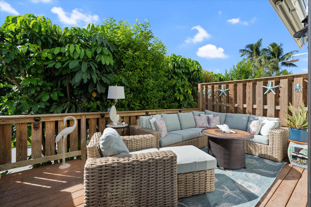 For Sale: $1,299,000 (2 beds, 2 baths, 1563 Square Feet)