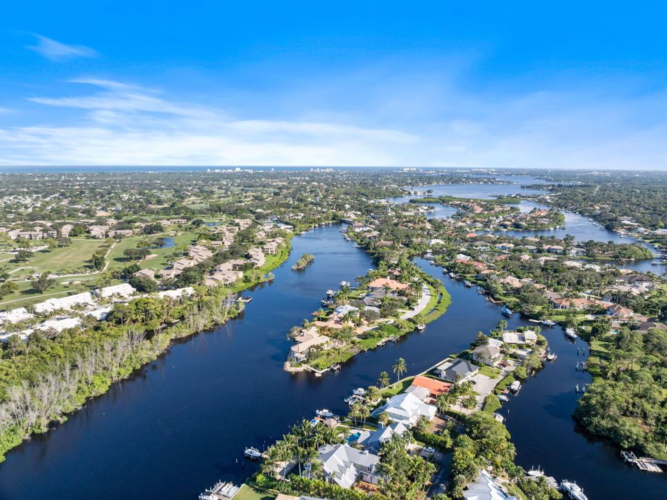 На продажу: $6,750,000 (4 спален, 4 ванн, 5685 Квадратных фут)