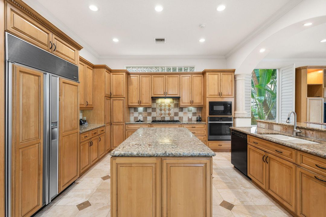 На продажу: $6,750,000 (4 спален, 4 ванн, 5685 Квадратных фут)