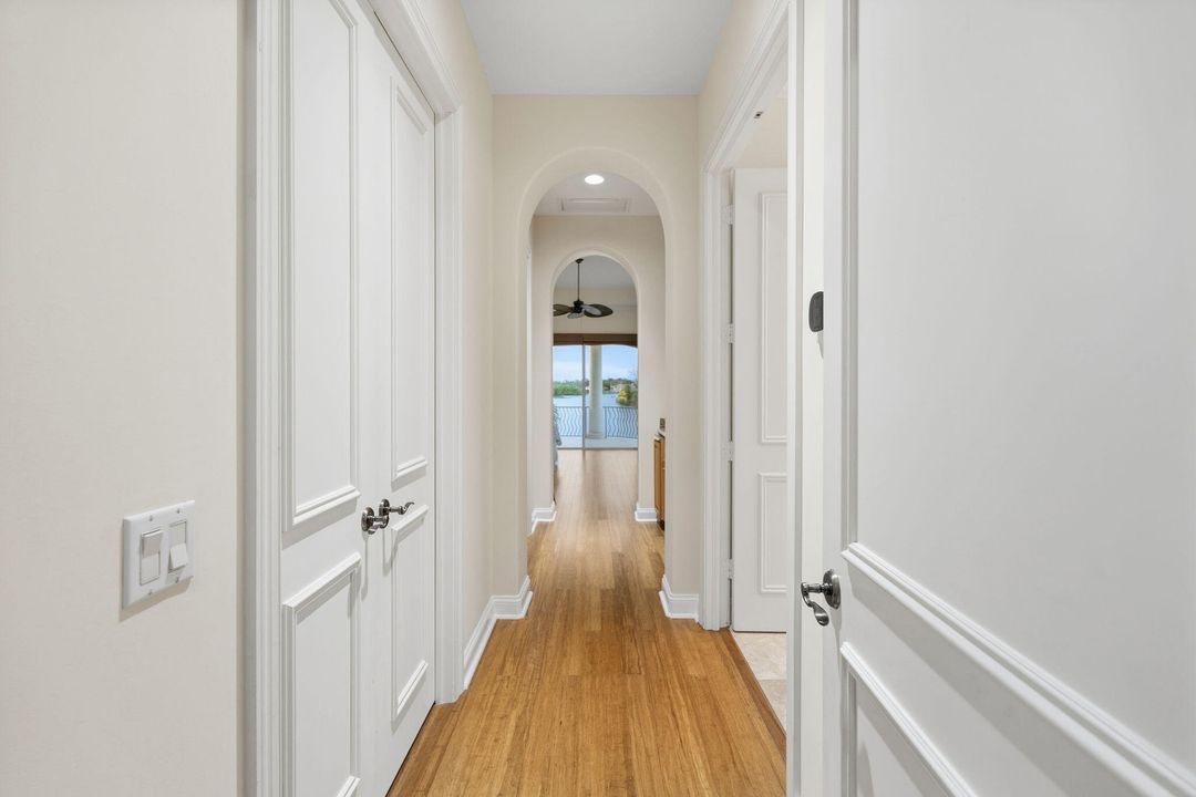 На продажу: $6,750,000 (4 спален, 4 ванн, 5685 Квадратных фут)