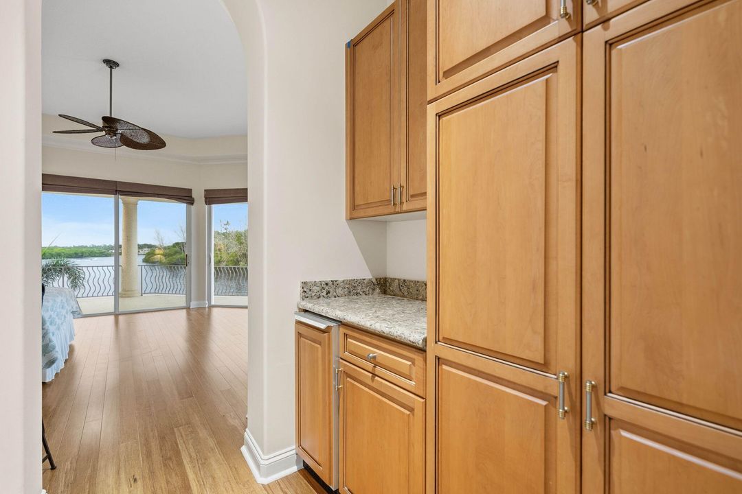 На продажу: $6,750,000 (4 спален, 4 ванн, 5685 Квадратных фут)