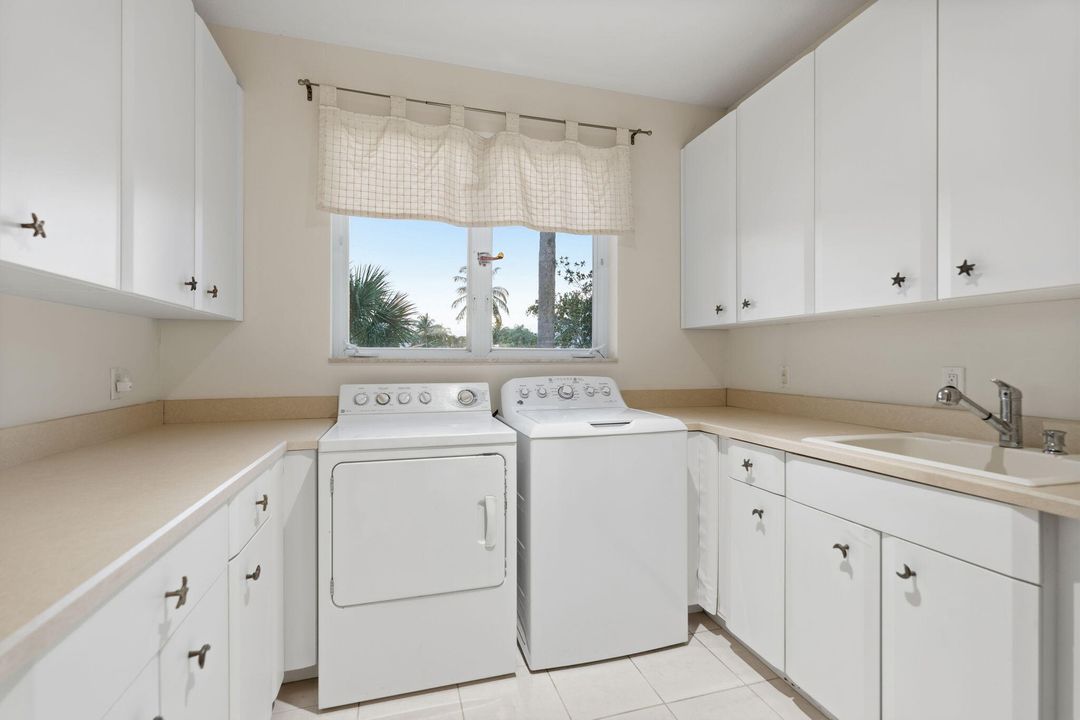 На продажу: $6,750,000 (4 спален, 4 ванн, 5685 Квадратных фут)