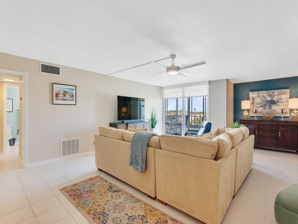 Activo con contrato: $435,000 (2 camas, 2 baños, 1600 Pies cuadrados)