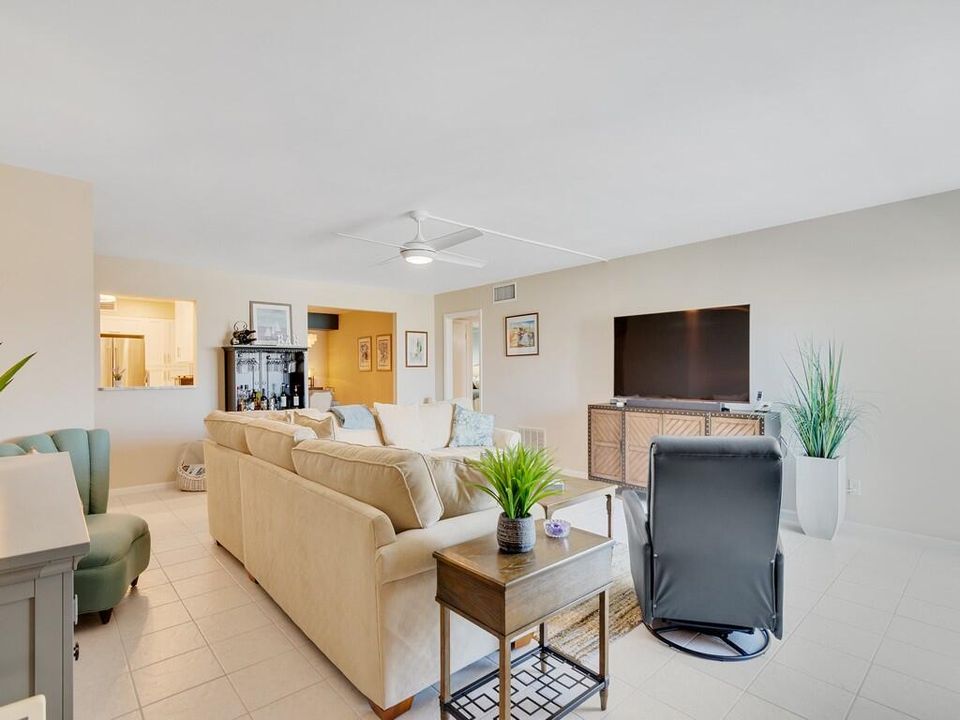 Activo con contrato: $435,000 (2 camas, 2 baños, 1600 Pies cuadrados)