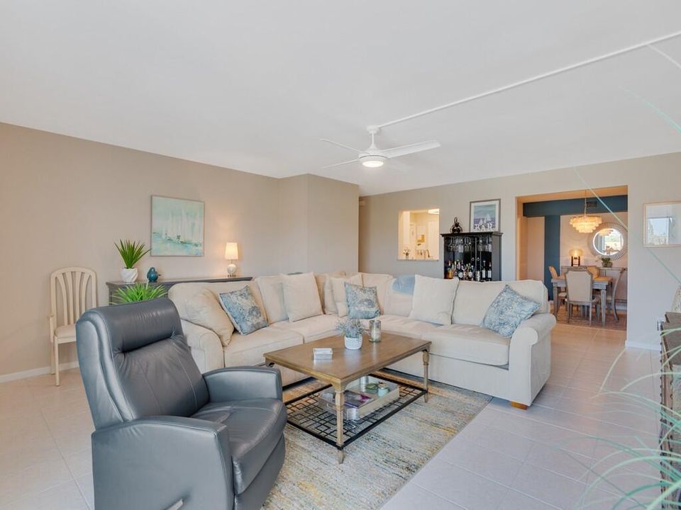 Activo con contrato: $435,000 (2 camas, 2 baños, 1600 Pies cuadrados)