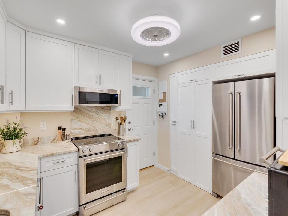 Activo con contrato: $435,000 (2 camas, 2 baños, 1600 Pies cuadrados)