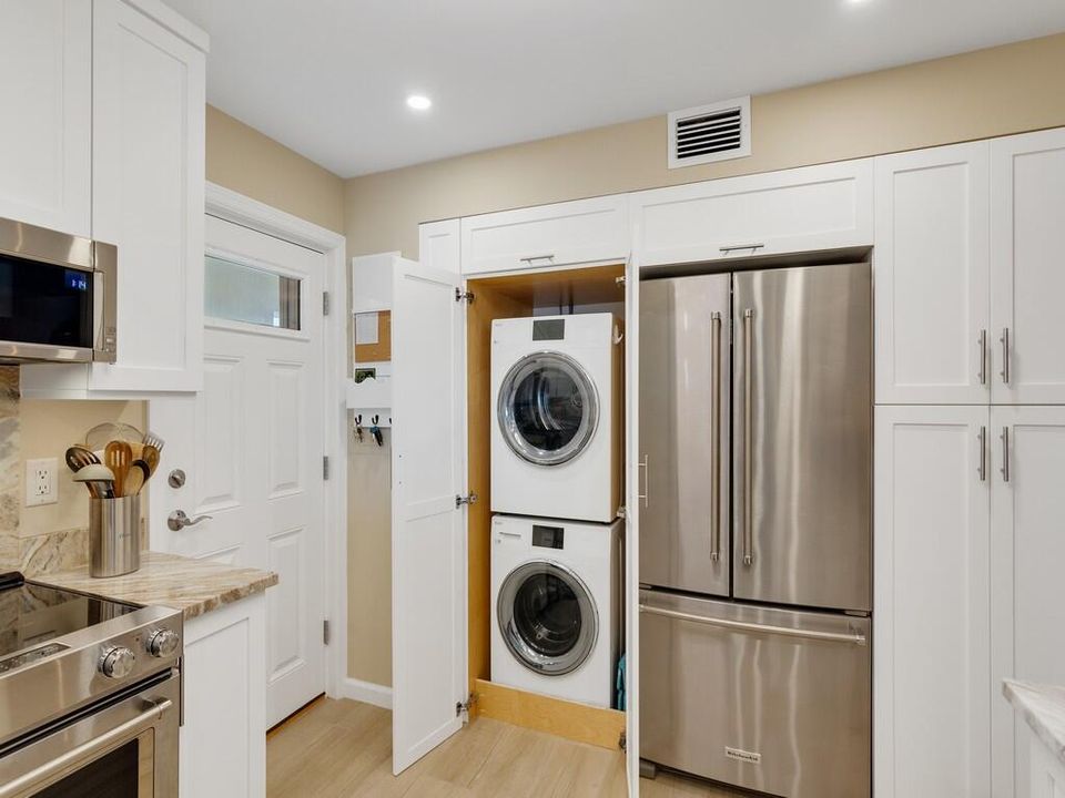 Activo con contrato: $435,000 (2 camas, 2 baños, 1600 Pies cuadrados)