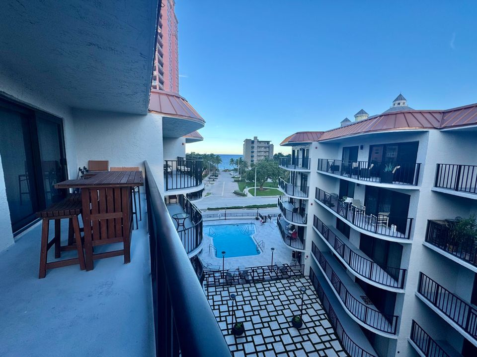 For Rent: $3,000 (2 beds, 2 baths, 1100 Square Feet)