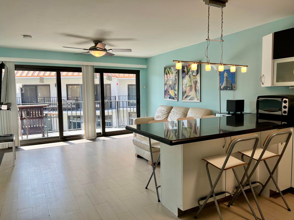 For Rent: $3,000 (2 beds, 2 baths, 1100 Square Feet)