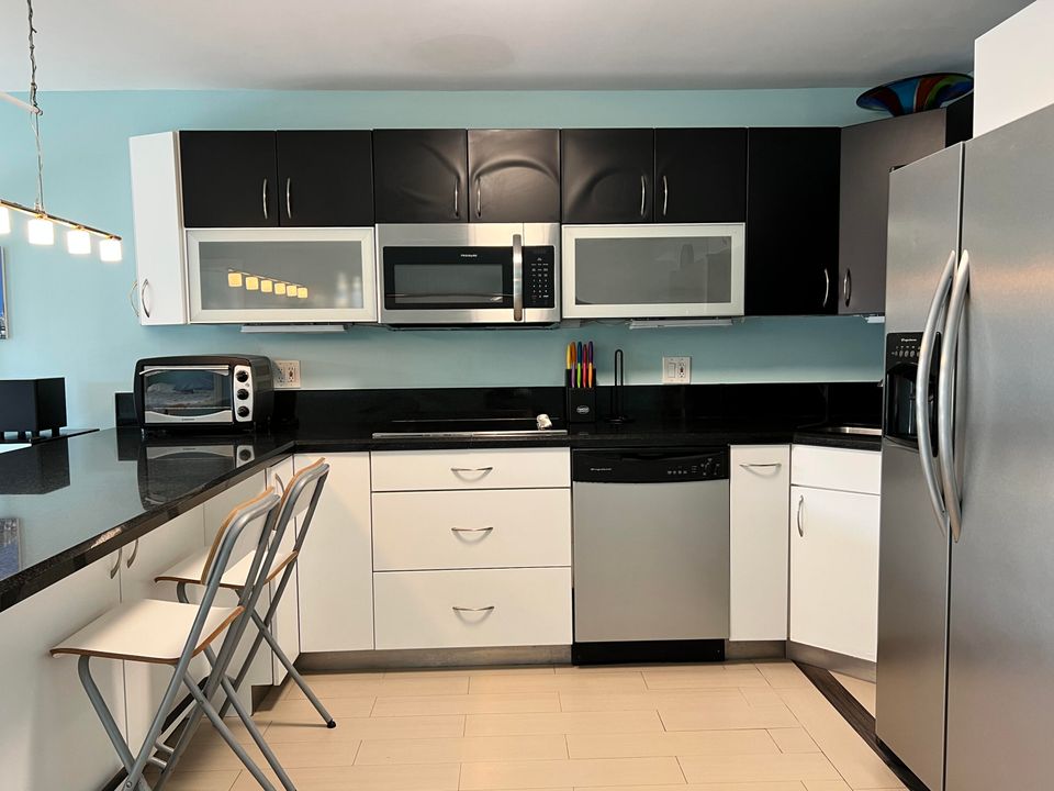 For Rent: $3,000 (2 beds, 2 baths, 1100 Square Feet)