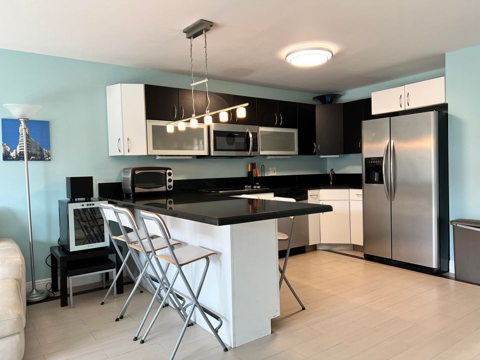 For Rent: $3,000 (2 beds, 2 baths, 1100 Square Feet)