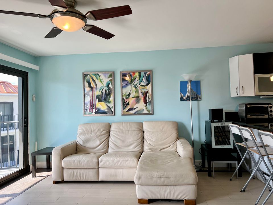 For Rent: $3,000 (2 beds, 2 baths, 1100 Square Feet)