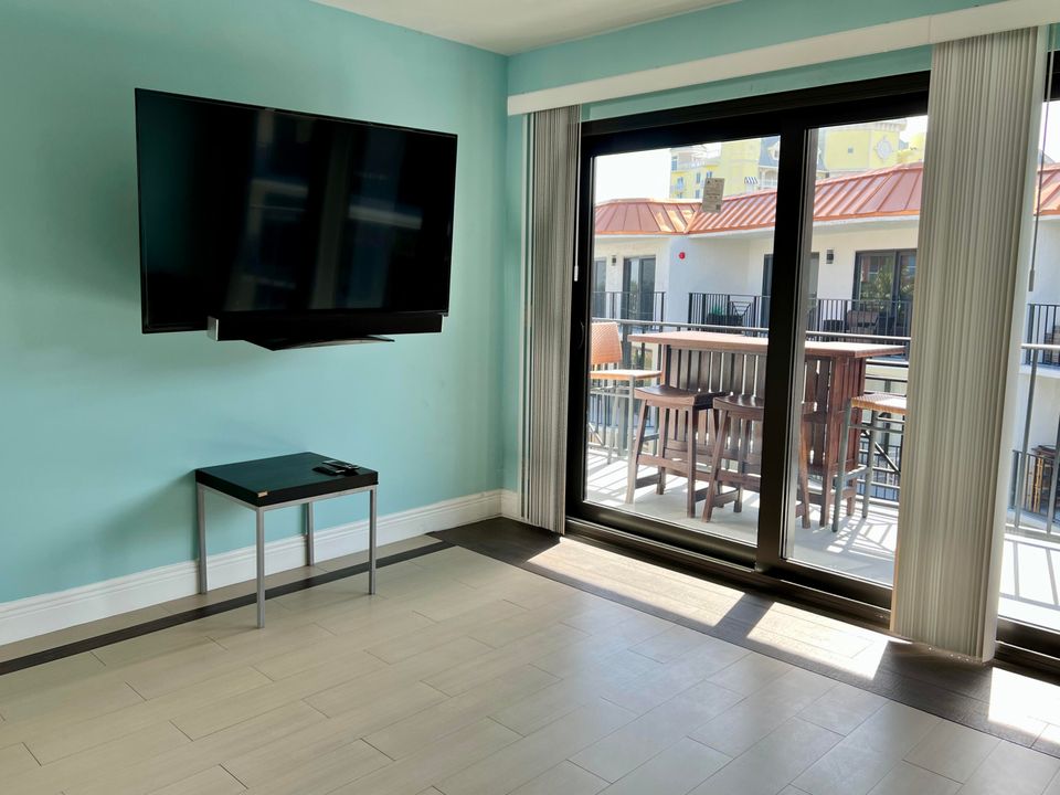 For Rent: $3,000 (2 beds, 2 baths, 1100 Square Feet)