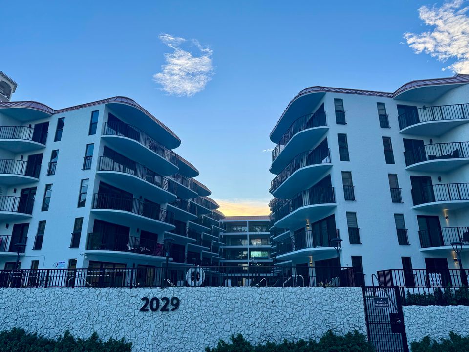 For Rent: $3,000 (2 beds, 2 baths, 1100 Square Feet)