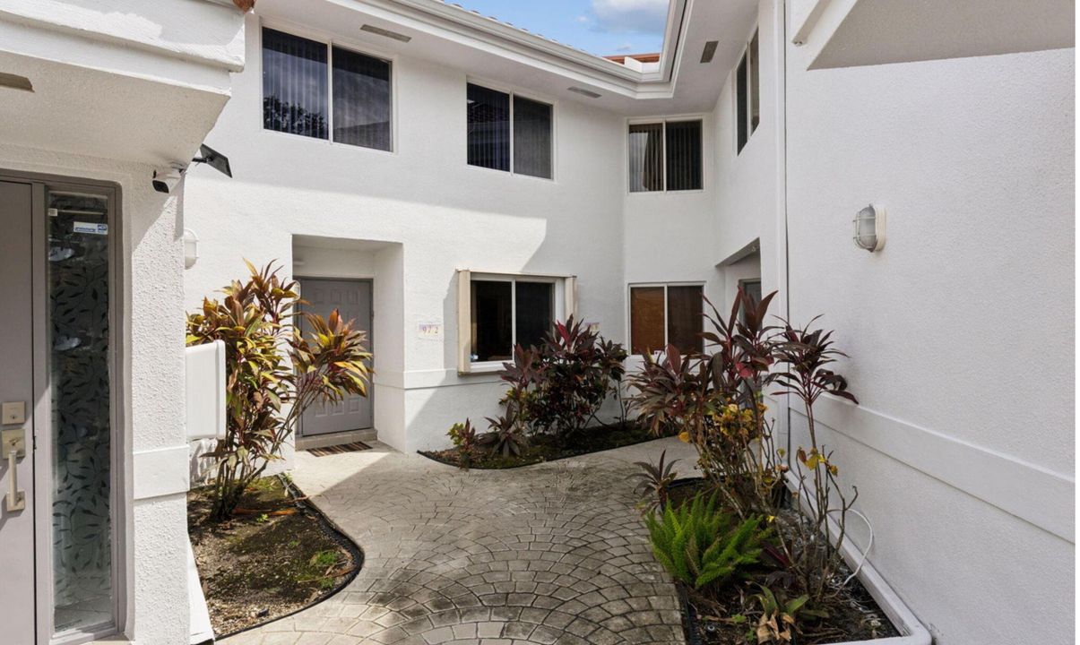 出租: $3,350 (3 贝兹, 2 浴室, 1504 平方英尺)