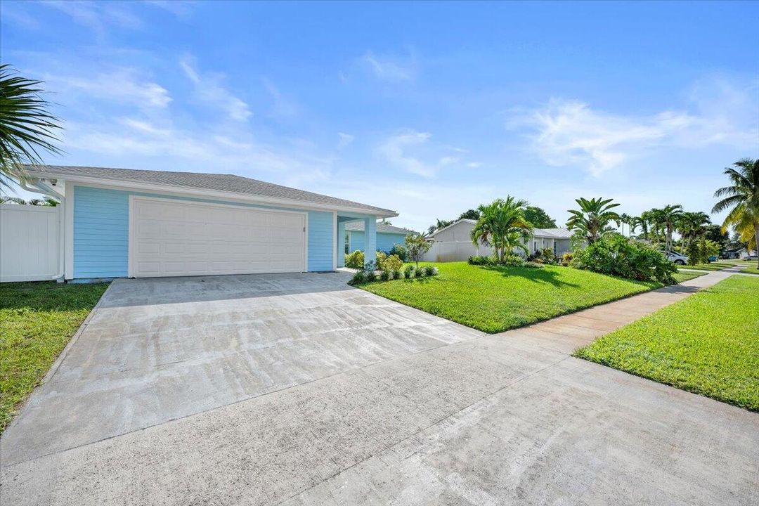 Active With Contract: $599,000 (3 beds, 2 baths, 1621 Square Feet)