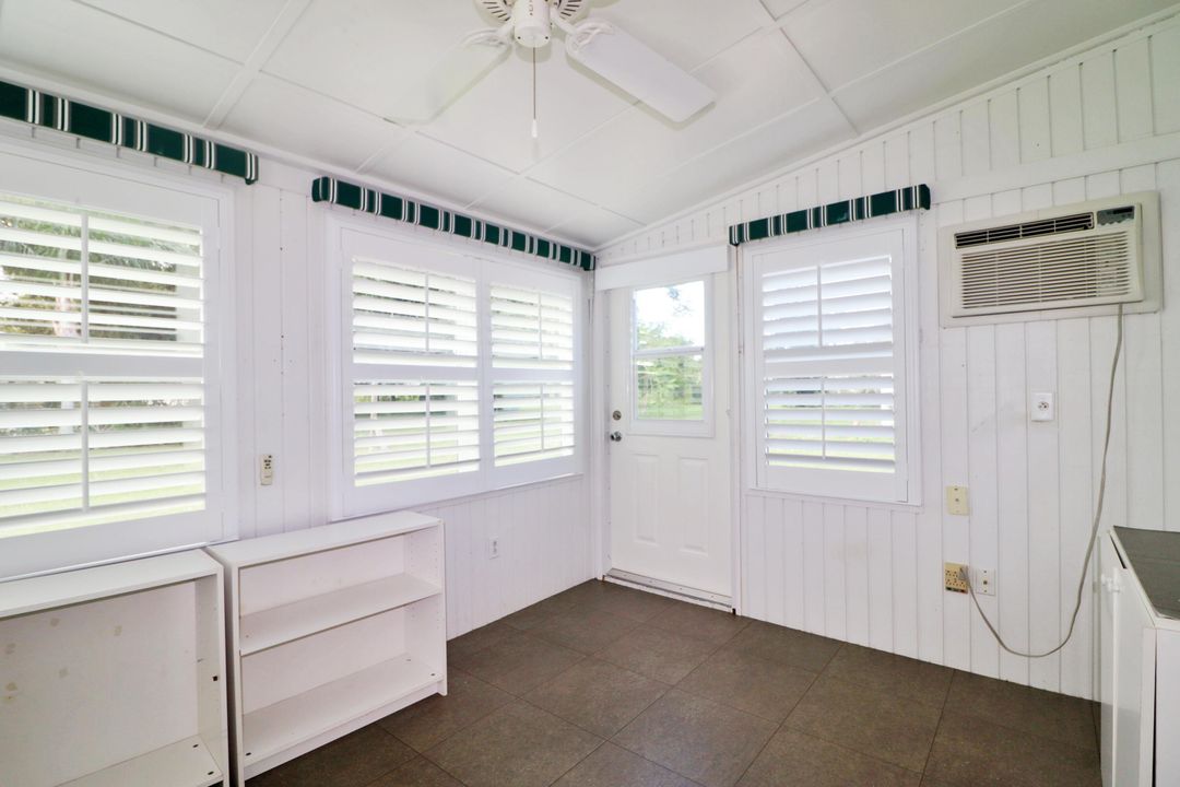 For Sale: $295,000 (2 beds, 1 baths, 808 Square Feet)