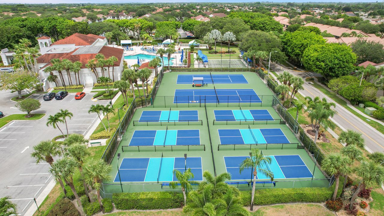 На продажу: $259,900 (3 спален, 2 ванн, 1801 Квадратных фут)