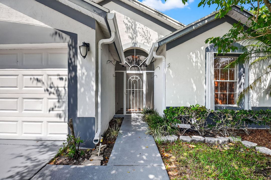 For Sale: $416,000 (3 beds, 2 baths, 1221 Square Feet)