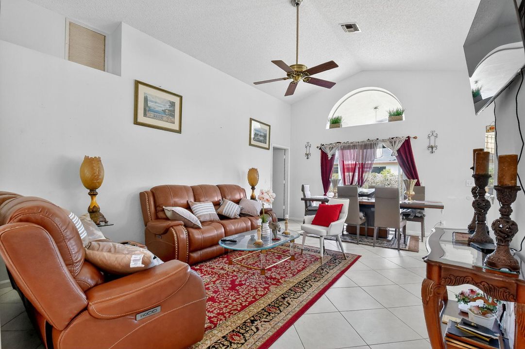 For Sale: $416,000 (3 beds, 2 baths, 1221 Square Feet)