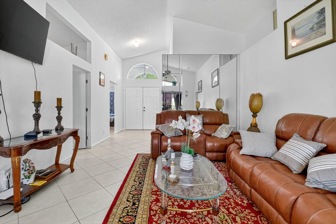 For Sale: $416,000 (3 beds, 2 baths, 1221 Square Feet)