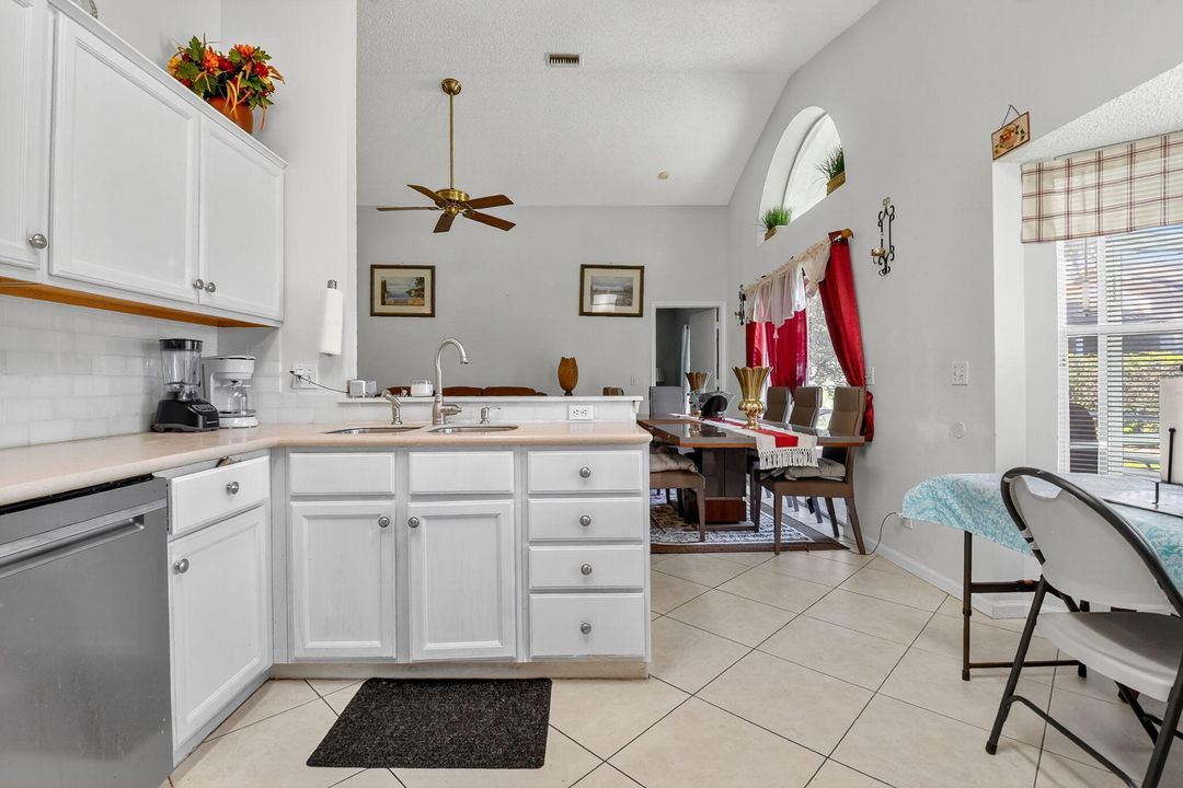 For Sale: $416,000 (3 beds, 2 baths, 1221 Square Feet)