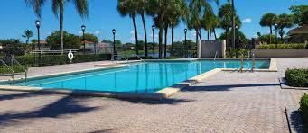 合同活跃: $265,900 (2 贝兹, 2 浴室, 900 平方英尺)