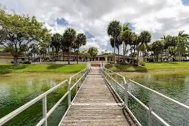 合同活跃: $265,900 (2 贝兹, 2 浴室, 900 平方英尺)