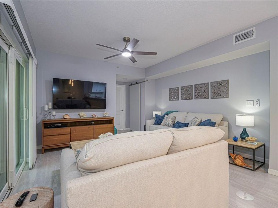 В аренду: $2,600 (2 спален, 2 ванн, 1070 Квадратных фут)