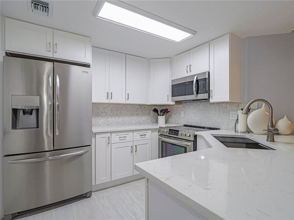 В аренду: $2,600 (2 спален, 2 ванн, 1070 Квадратных фут)