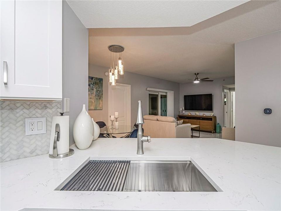 В аренду: $2,600 (2 спален, 2 ванн, 1070 Квадратных фут)