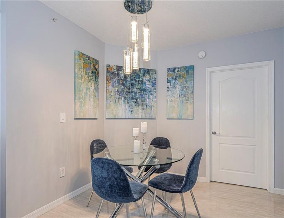 В аренду: $2,600 (2 спален, 2 ванн, 1070 Квадратных фут)